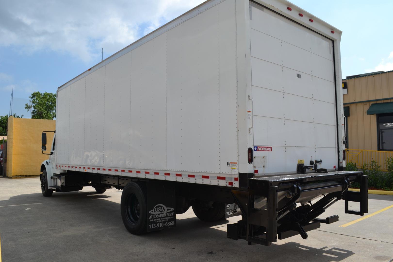 2018 WHITE /BLACK FREIGHTLINER M2-106 with an CUMMINS B6.7L 240HP engine, ALLISON 2500RDS AUTOMATIC transmission, located at 9172 North Fwy, Houston, TX, 77037, (713) 910-6868, 29.887470, -95.411903 - Photo#6